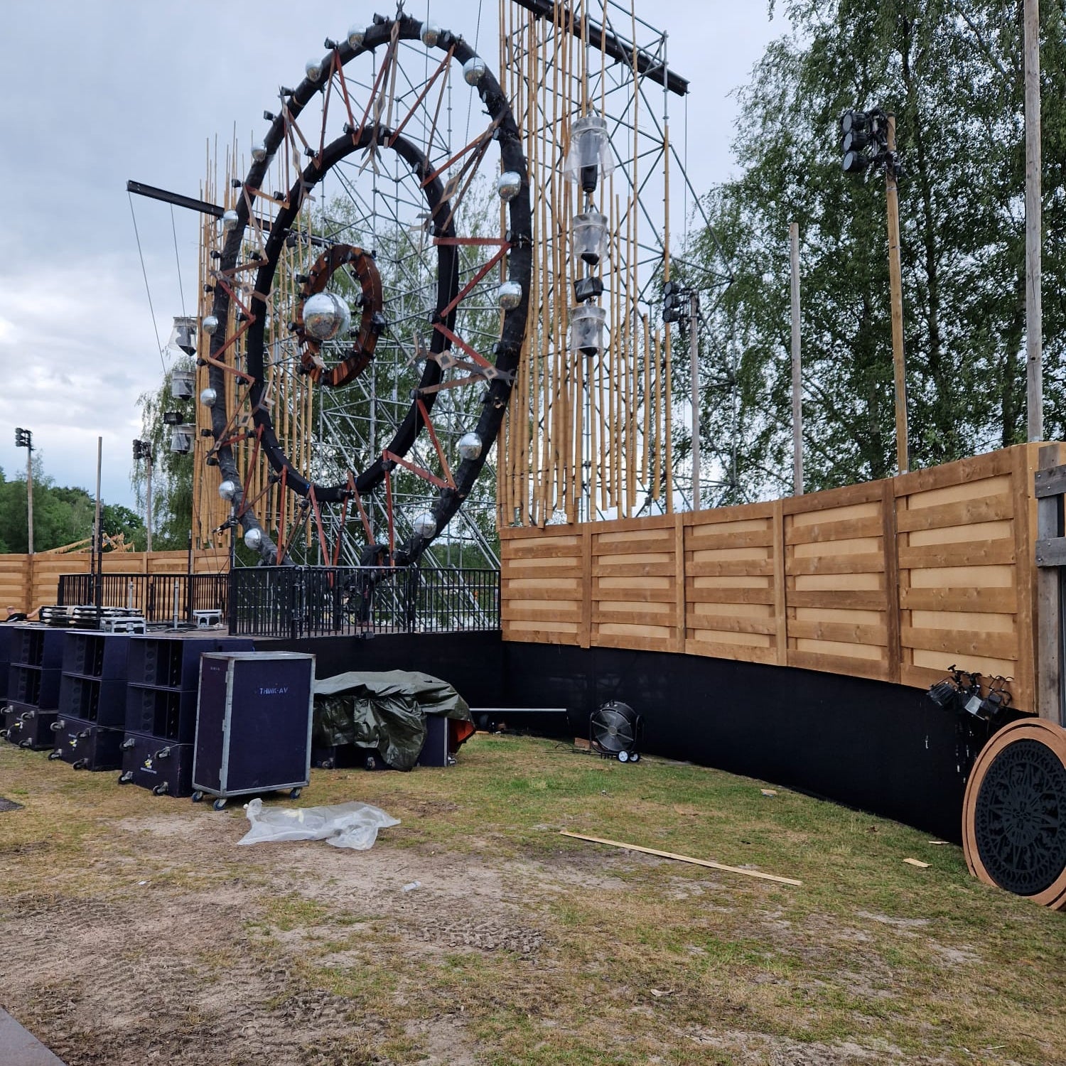 Bamboestokken voor festival Fantasia