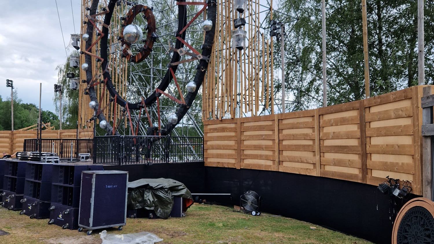 Bamboestokken voor festival Fantasia