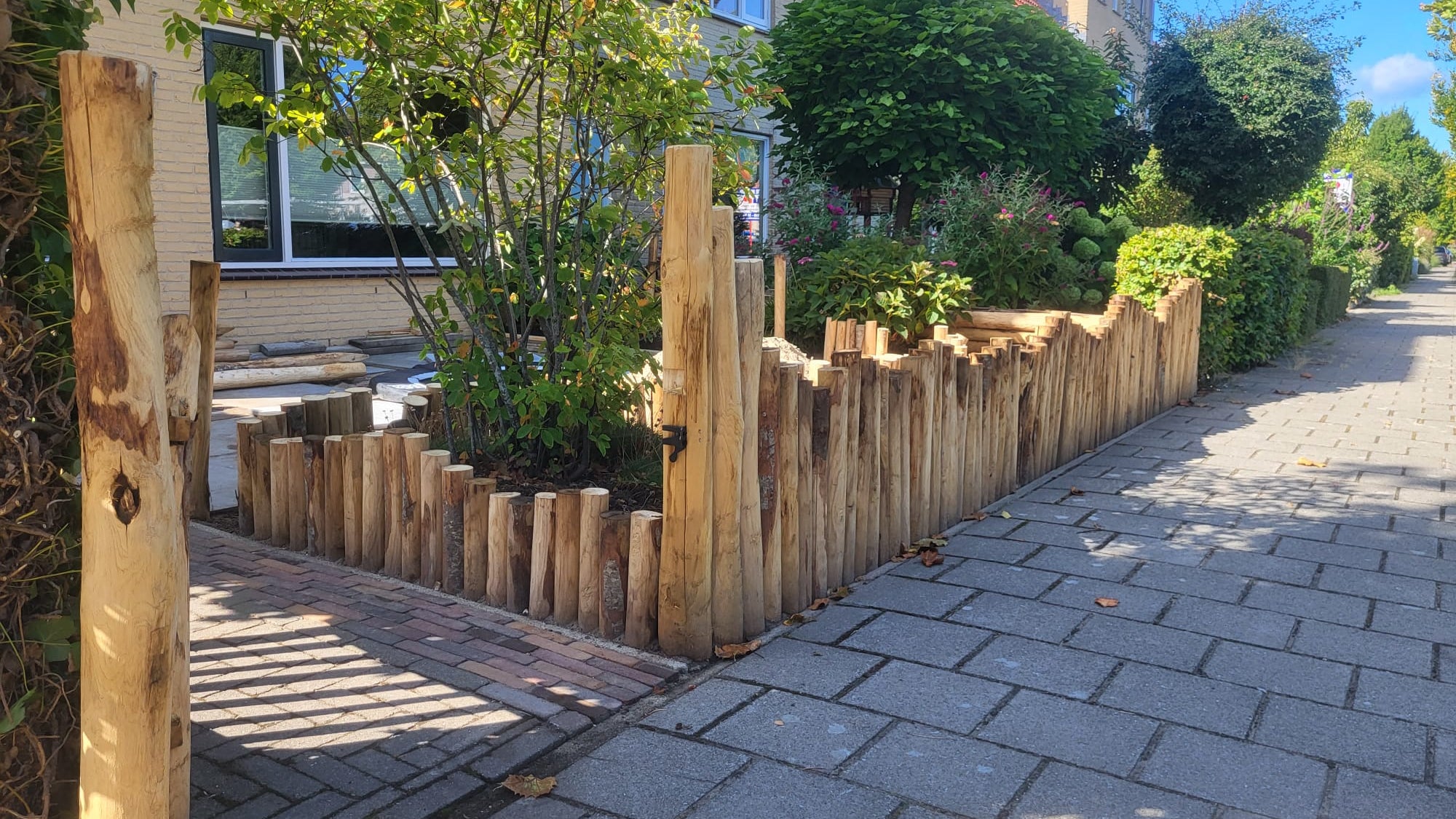 Waarom kastanje palen voor de tuin kopen?