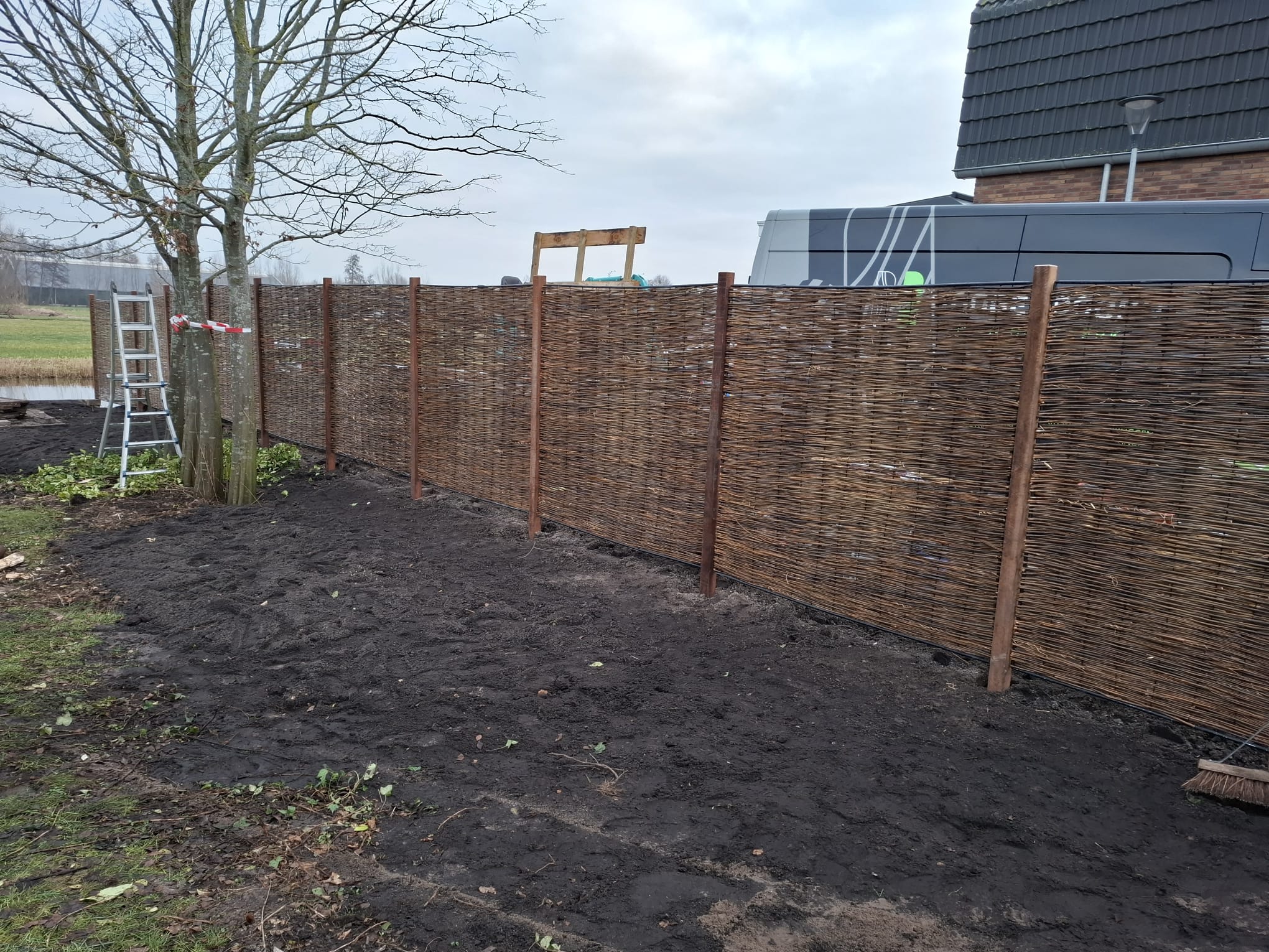Natuurlijke vs hout-beton schutting