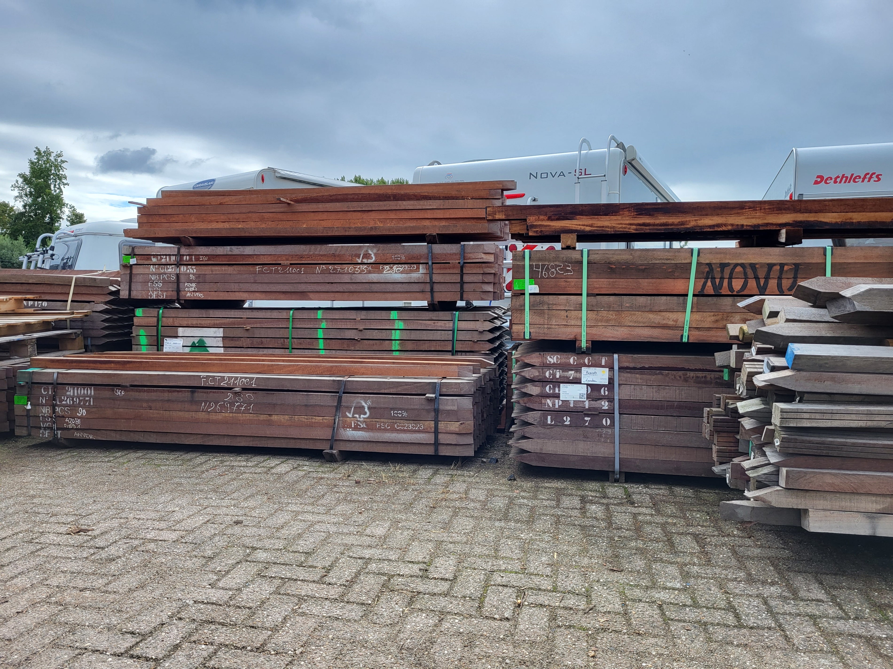 Hardhouten Paal 8,5x8,5 cm | Geschaafd | 300 cm