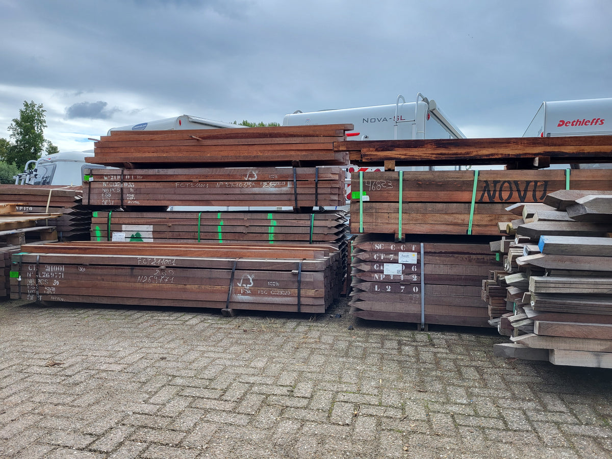 Hardhouten Paal 8,5x8,5 cm | Geschaafd | 300 cm