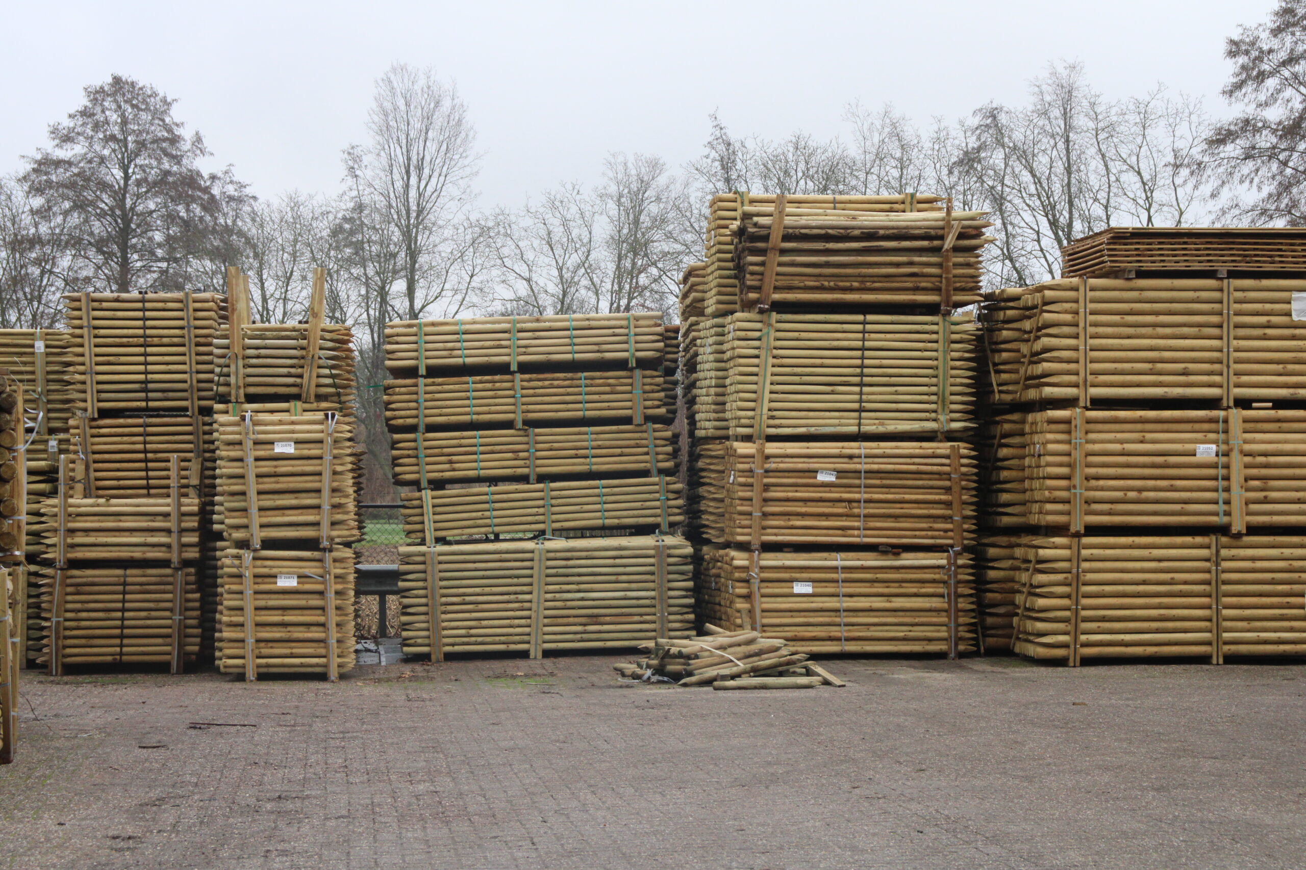 Geïmpregneerde gefreesde palen 10 cm - Van Dal Hout Geïmpregneerde gefreesde palen 10 cm - Van Dal Hout